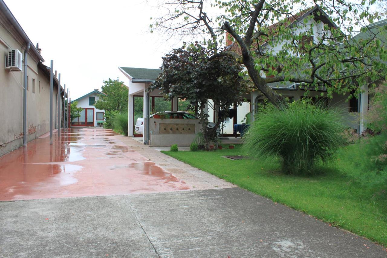 Boulevard Garden House - Free And Save Parking In The Locked Yard Ćuprija Eksteriør bilde